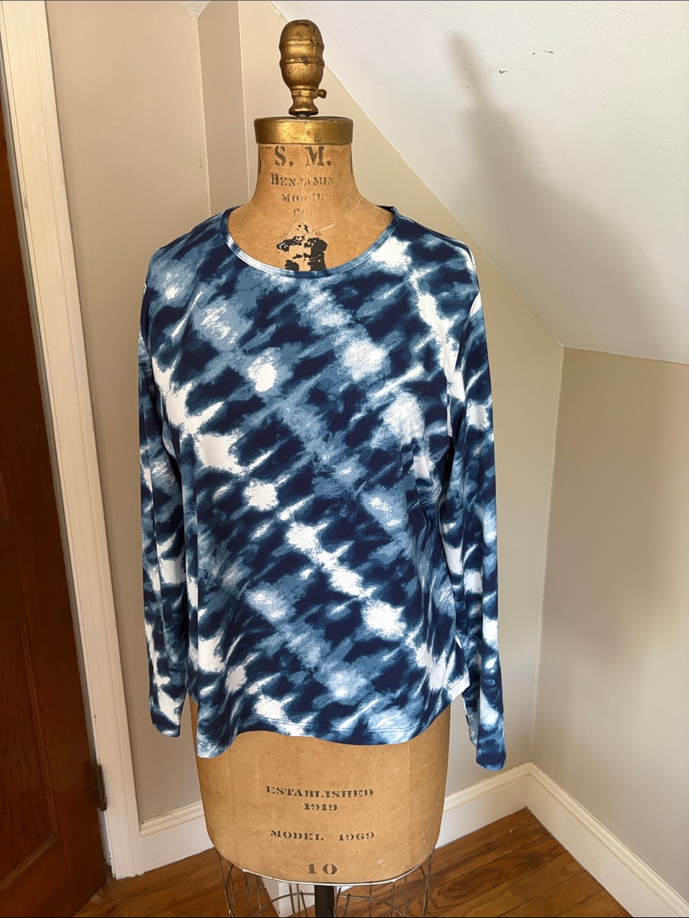 Lands End Womens Long Sleeve Rash Guard UPF 50 Sun Protection Blue Tie Dye